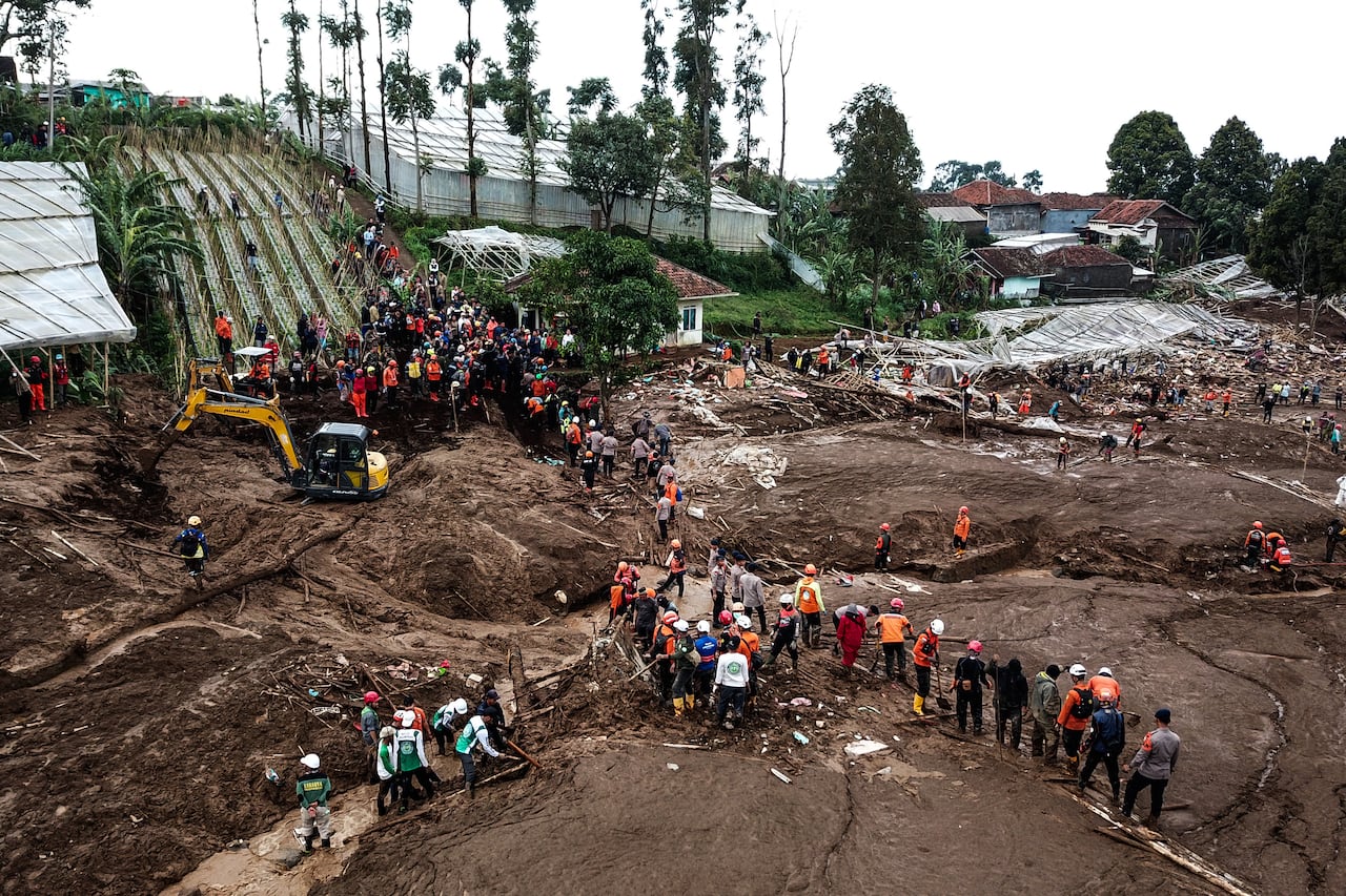 Las condiciones en la zona afectada de Indonesia son extremadamente difíciles y el suelo ha estado en condiciones de inestabilidad.