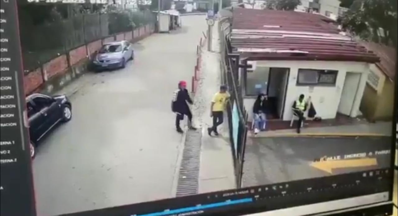 El agresor atacó por la espalda a sus víctimas.