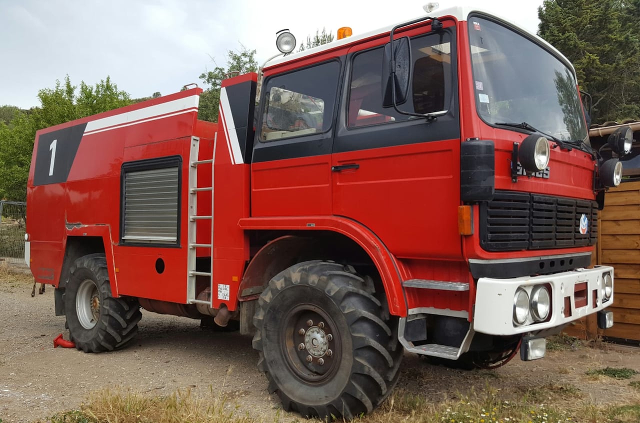 Este fue el camión de bomberos que fue convertido en la casa rodante de la tribu Turpin.