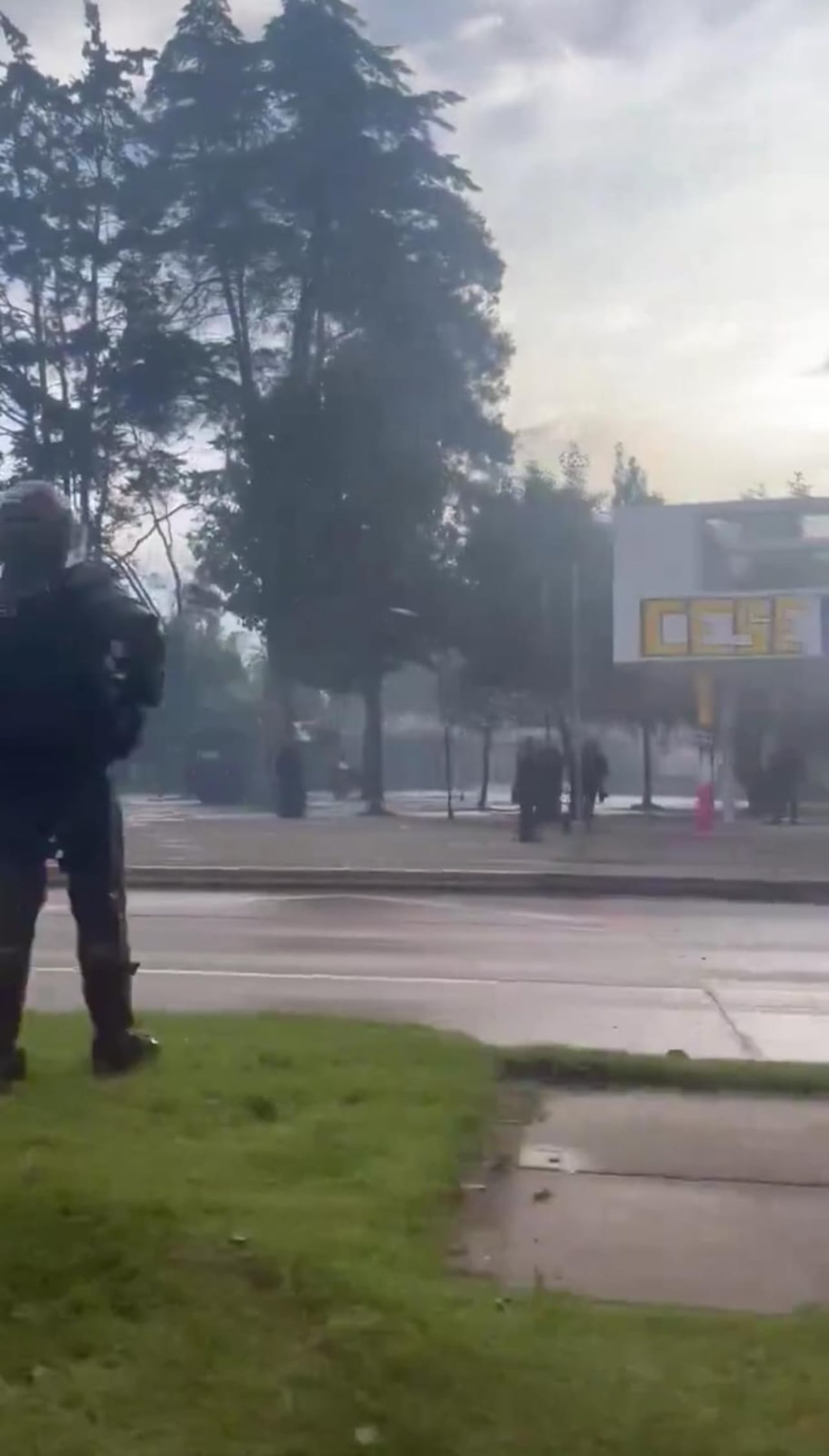 Así se vio el enfrentamiento entre las autoridades y los manifestantes.