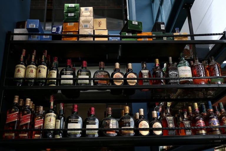 La ley seca prohíbe la venta y el consumo de bebidas alcohólicas.
