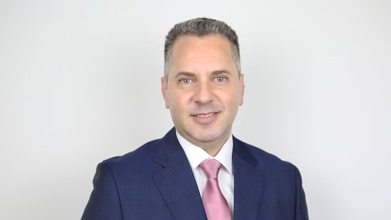 Yebrail Haddad Linero, oriundo de Ocaña, Norte de Santander, y egresado de la Universidad Externado de Colombia, es abogado y magíster en Derecho. En su trayectoria incluye los cargos de personero y alcalde de Ocaña con aval de la Alianza Social Indígena, director del Sistema Nacional de Bienestar Familiar, asesor de Gobernabilidad para la Paz del Programa de las Naciones Unidas para el Desarrollo, secretario de Gobierno y gobernador encargado de Norte de Santander, además de magistrado auxiliar del Consejo de Estado.