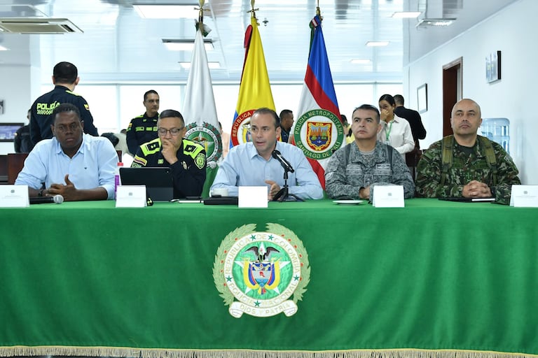 El alcalde Alejandro Eder anunció las medidas de seguridad que se adoptarán.