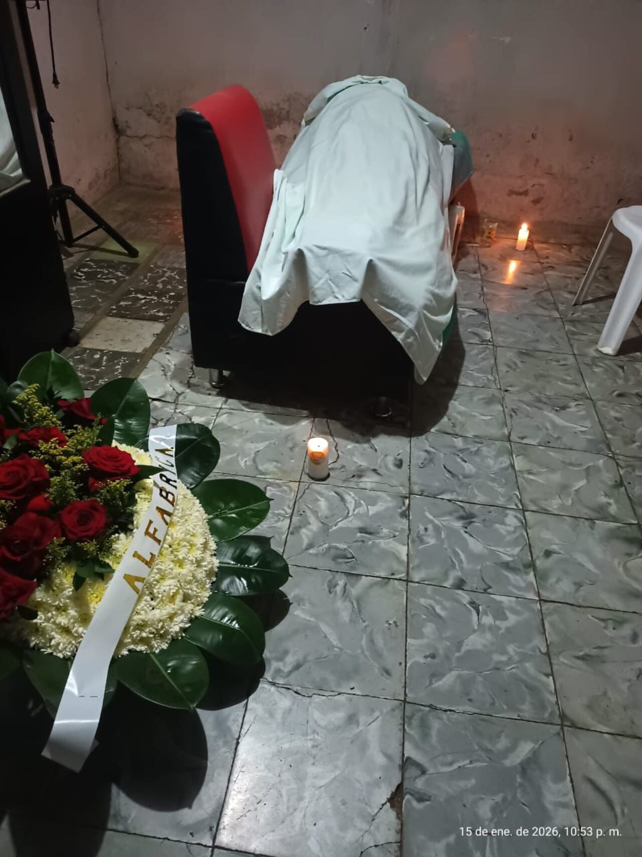 De esta forma es velado Jairo Ortiz, en su casa de habitación, ubicada en la zona rural de Popayán, como reportaron los pobladores de la vereda Santa Bárbara.