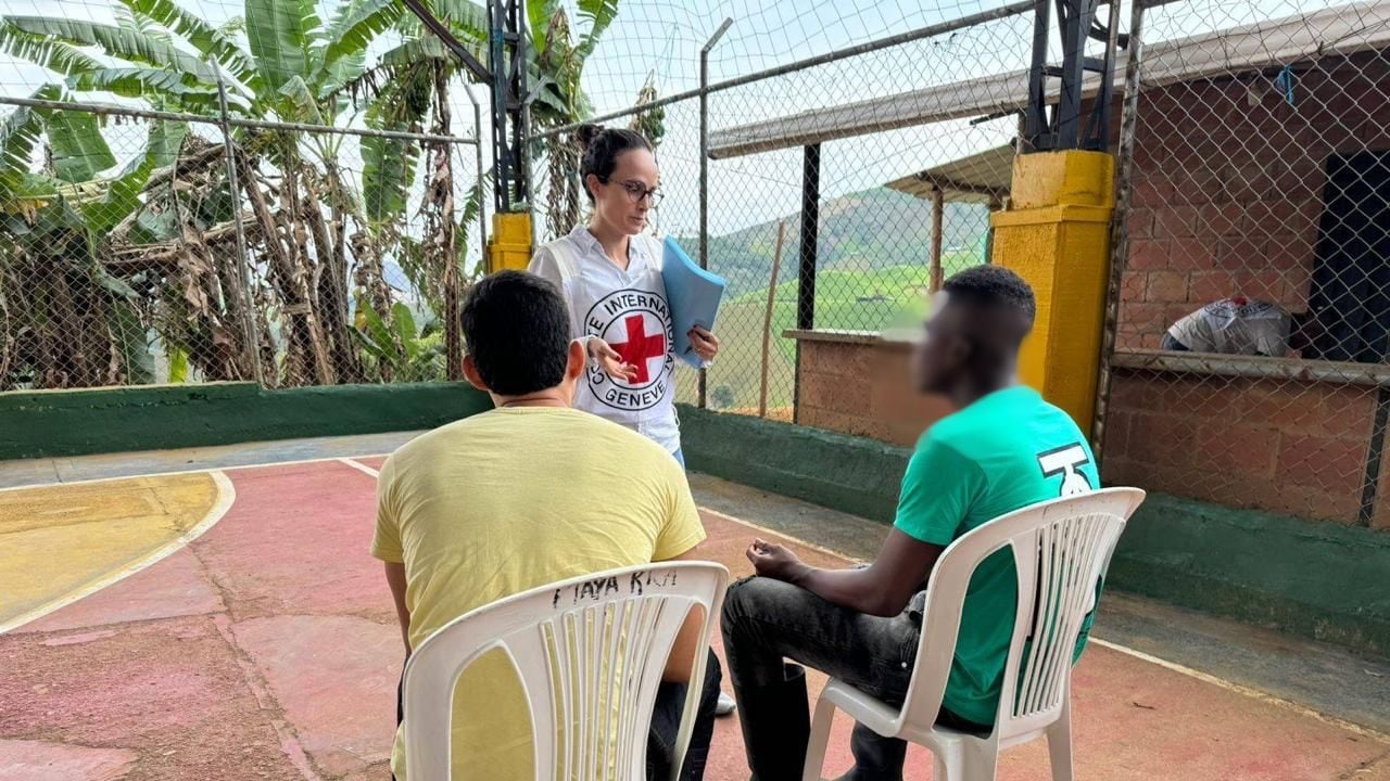 Los integrantes del Comité Internacional de la Cruz Roja llegaron a un punto del norte del Cauca para recibir a los dos jóvenes que estaban en poder de las disidencias de las Farc.