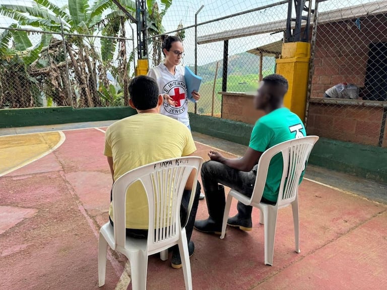 Los integrantes del Comité Internacional de la Cruz Roja llegaron a un punto del norte del Cauca para recibir a los dos jóvenes que estaban en poder de las disidencias de las Farc.