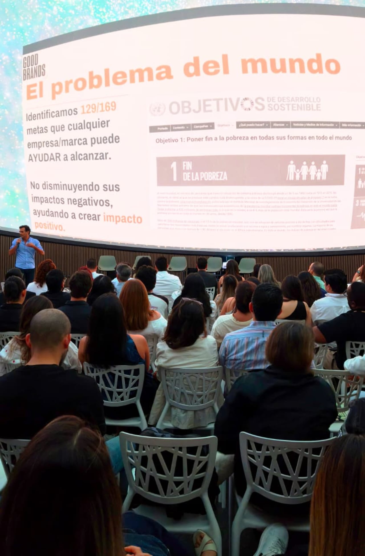 La jornada incluyó paneles sobre sostenibilidad, relevancia de marca e inteligencia artificial.