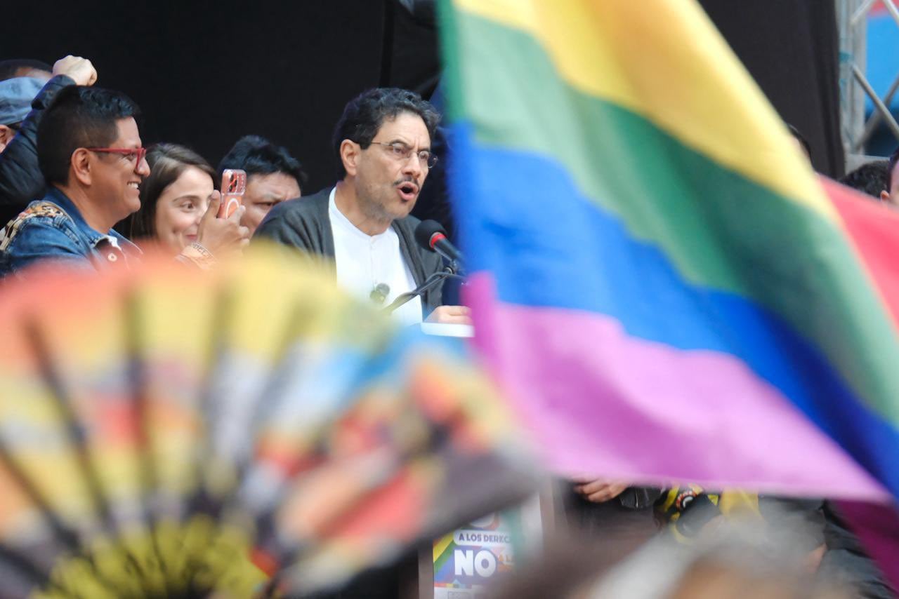 El candidato presidencial del Pacto Histórico, Iván Cepeda, participó de un evento de campaña en Bogotá con la comunidad LGBTIQ+.