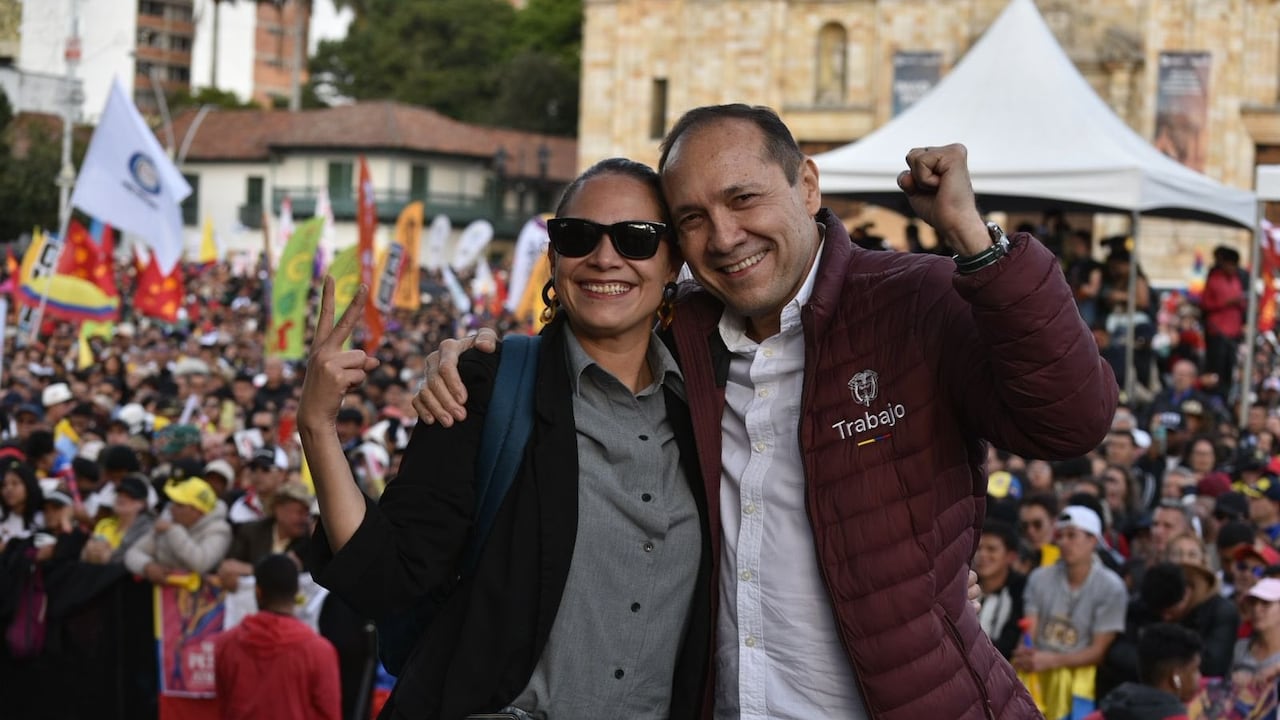 El Ministro de Trabajo, Antonio Sanguino, dijo desde la Plaza de Bolívar, que el salario se mantendrá en 2 millones de pesos.