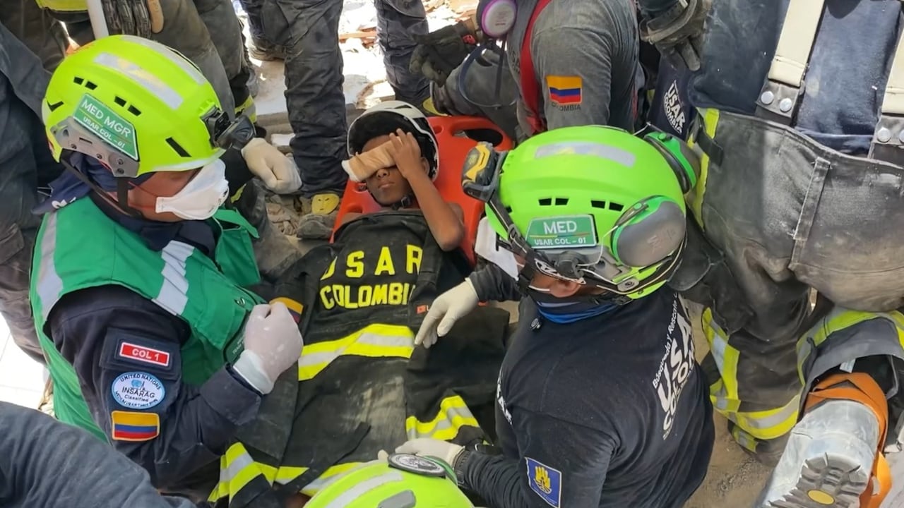 El rescate de Moisés, un niño de 11 años localizado con vida por el equipo colombiano USAR COL-1 en La Guaira, Venezuela, se convirtió en el primer salvamento exitoso de la misión humanitaria desplegada por Colombia tras los terremotos en Venezuela.