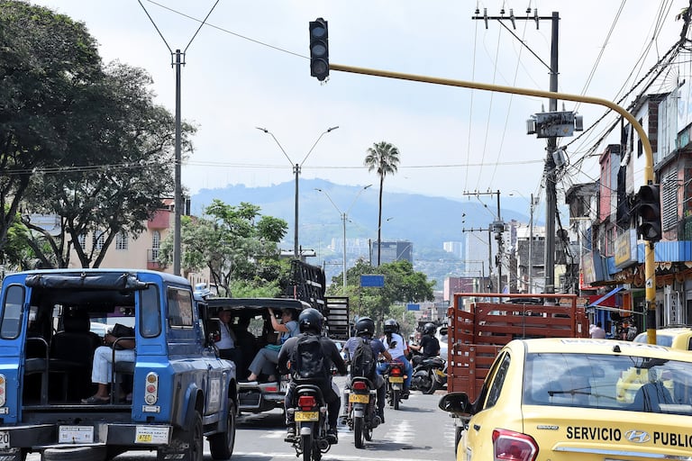 Semáforos sin funcionamiento Cra 10 Calle 23.