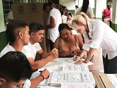 La Gobernadora del Valle ejerció su derecho al voto.