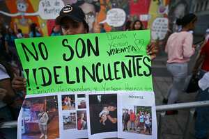 Los tatuajes fueron lo primero que vieron, al igual que muchos familiares desesperados que piden ayuda.