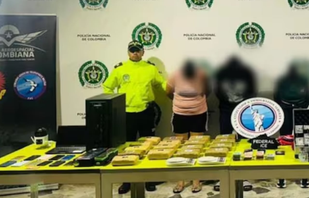Las autoridades capturaron a cinco personas que administraban más de cien perfiles falsos.
