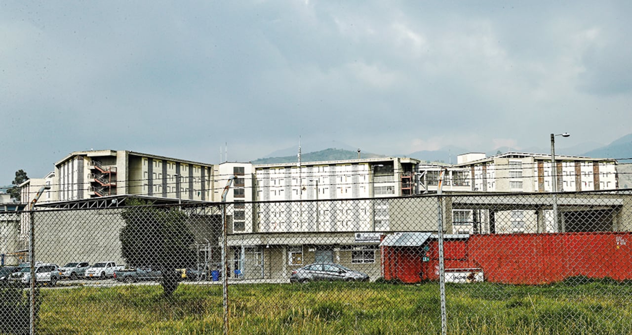 Por medio de un comunicado de la organización Muerte a Guardianes Opresores, que comanda Pipe Tuluá, se anunció la reactivación del plan pistola contra los guardias del Inpec.