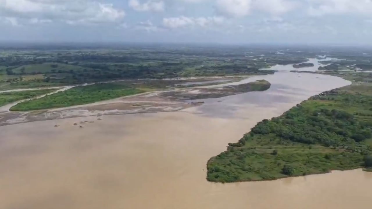 Intervención en el río Cauca permite desviar el 60% de su caudal en La Mojana, en medio de la emergencia por inundaciones.