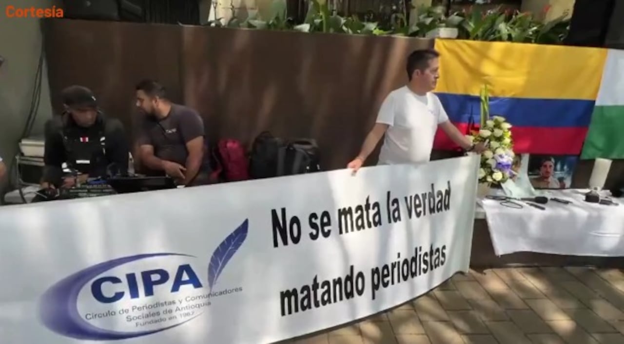 Periodistas realizaron plantón en Medellín tras asesinato de Mateo Pérez