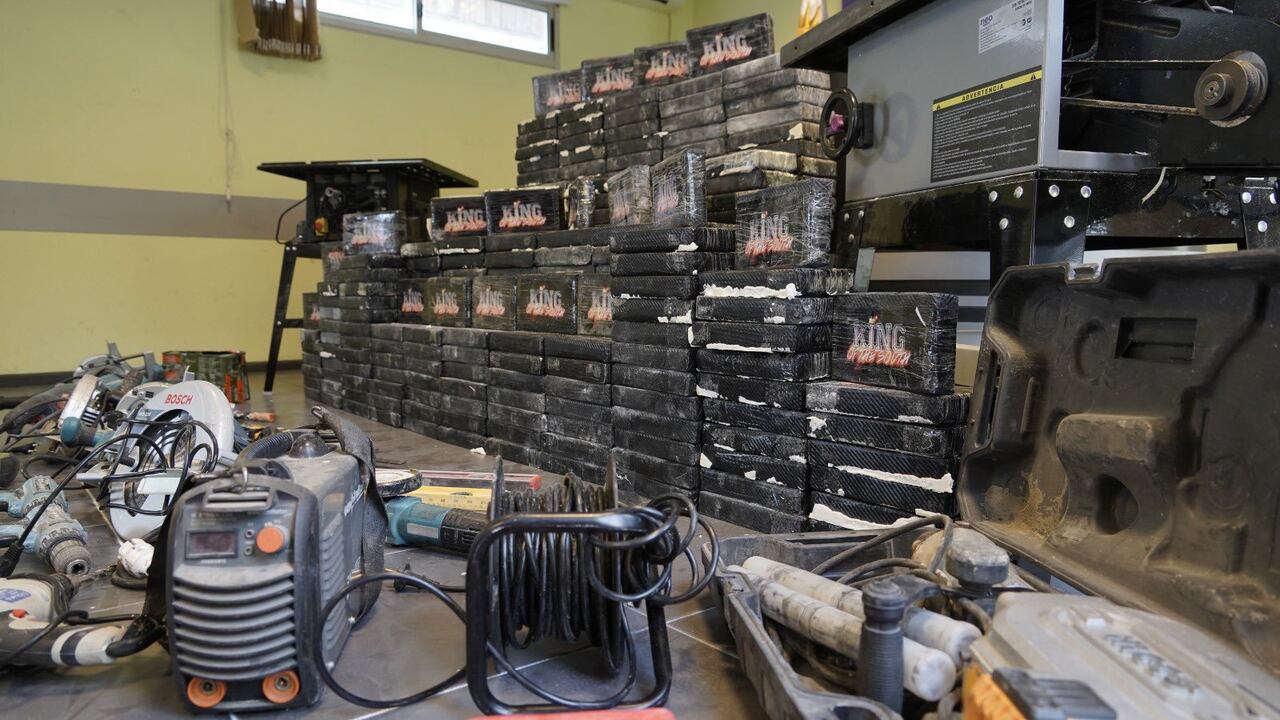 La cocaína estaba guardada en envoltorios tipo "ladrillos" acondicionados para quedar ocultos en tablones de madera