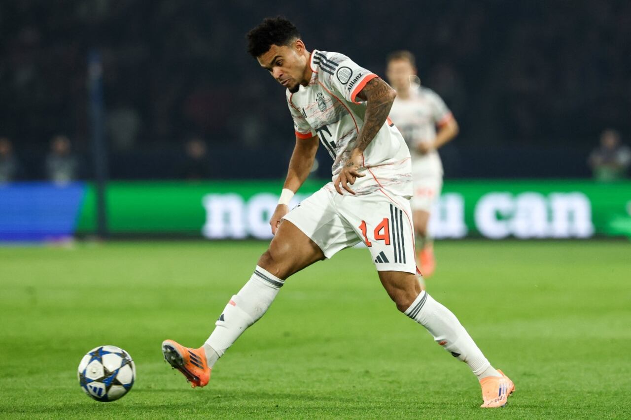 Luis Díaz durante una acción de juego contra el PSG en la Champions.