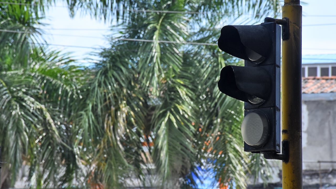 Semáforos sin funcionamiento Calle 14 con Cra 34.