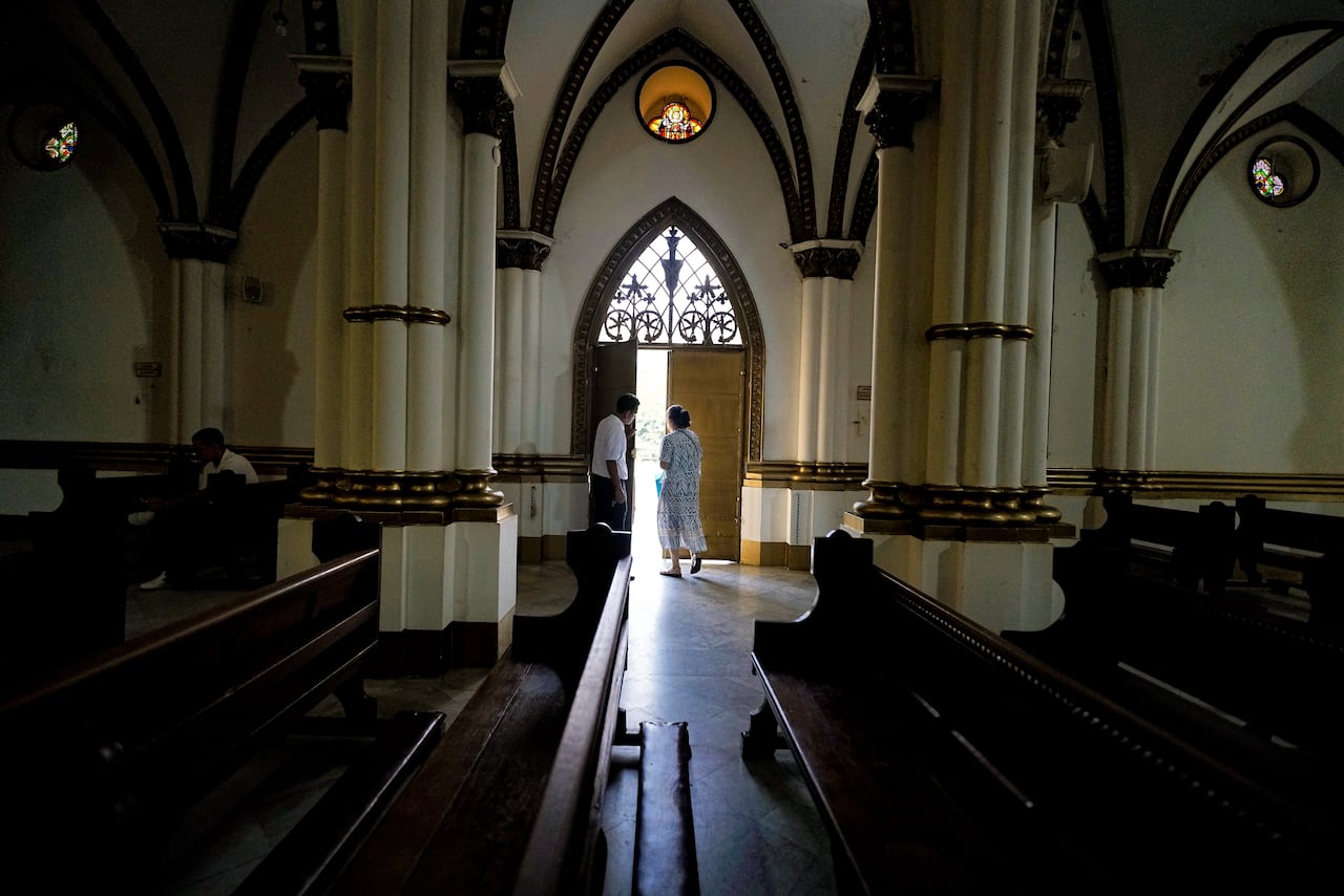 La emblemática iglesia La Ermita en Cali, Colombia, fue blanco de un acto de vandalismo el 6 de mayo de 2026. Un hombre ingresó violentamente, destruyendo varias imágenes religiosas y causando daños materiales, lo que la Arquidiócesis calificó como una "dolorosa profanación". Pero además la iglesia presenta un deterioro muy grave que se ha ido acrecentando a través de los años y requiere acciones urgentes. Foto: Jorge Orozco.