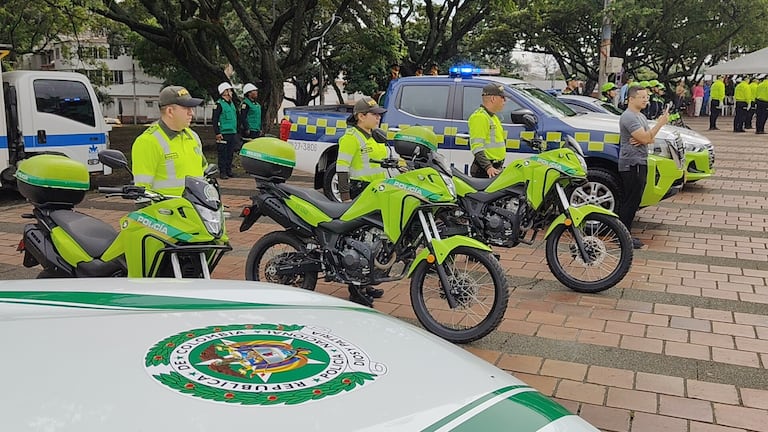 Entrega de carros y motos a la Policia Nacional dentro del plan de seguridad