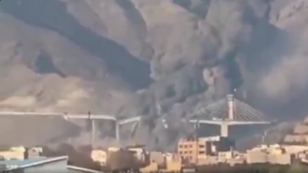 El puente B1 en Karaj era considerado el más alto de Irán y aún se encontraba en construcción.