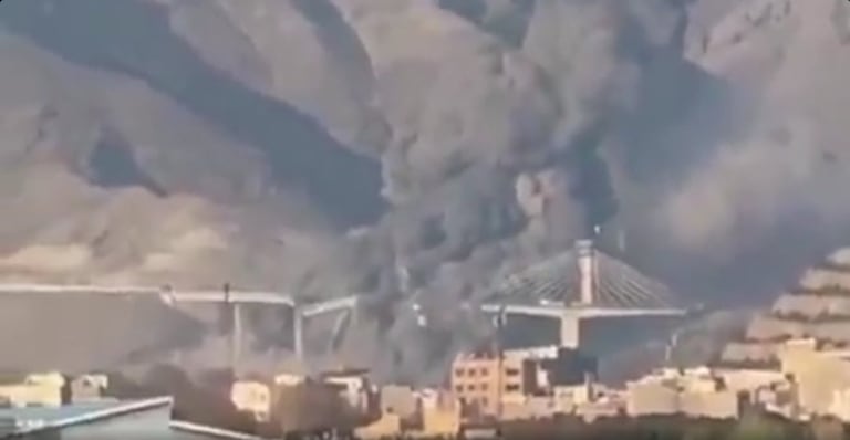 El puente B1 en Karaj era considerado el más alto de Irán y aún se encontraba en construcción.