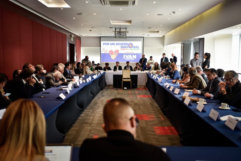 El candidato a la presidencia Ivan Cepeda tuvo reuniones con diversos sectores este martes, 16 de junio.