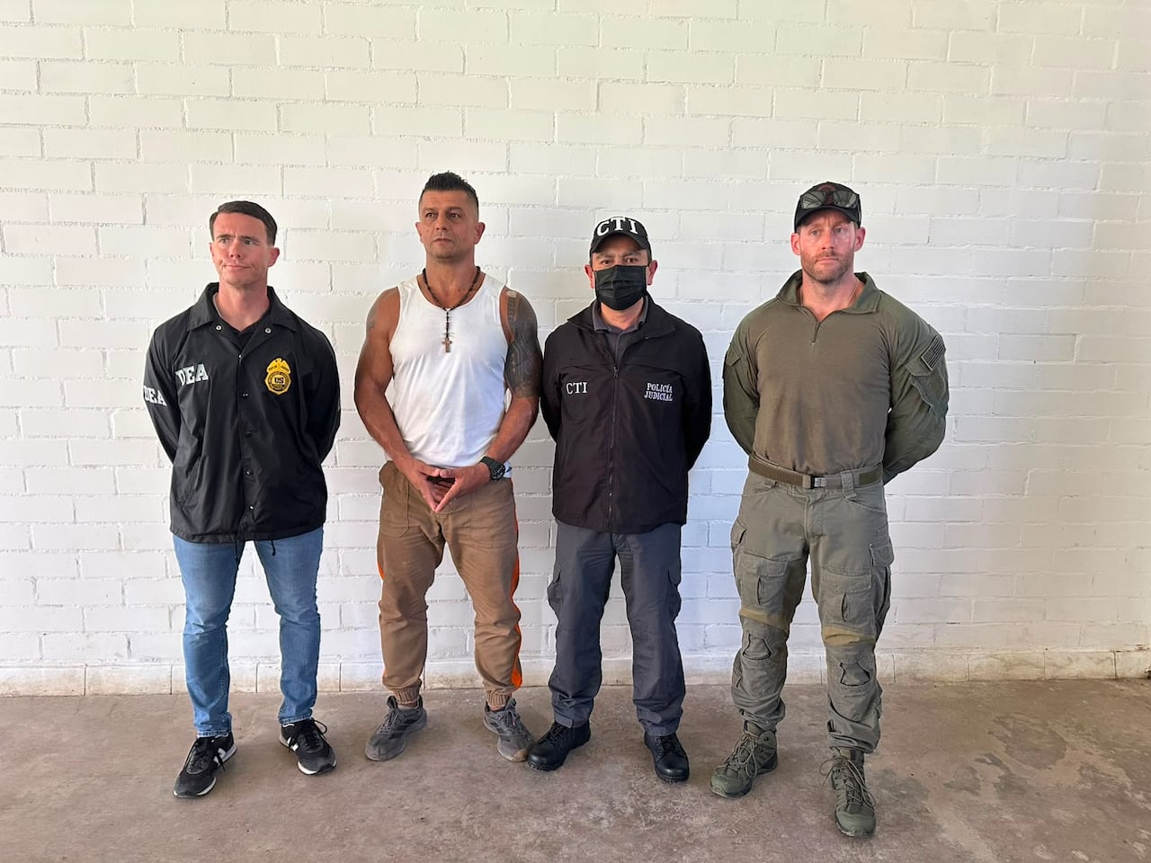 Notificado de una orden de extradición por el delito de homicidio de un agente de la DEA