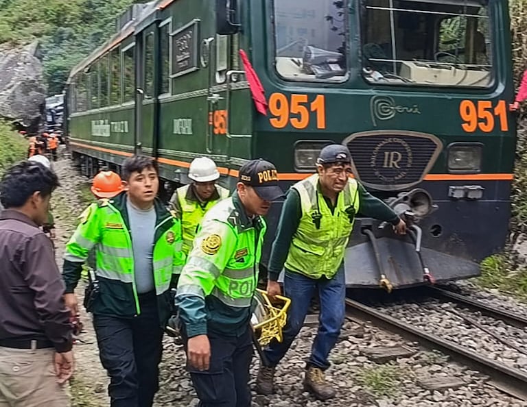La empresa Ferrocarril Transandino, concesionaria de la vía férrea del sureste de Perú, confirmó el choque entre los trenes de Inca Rail y PeruRail e informó que se registraron “daños personales y materiales”.