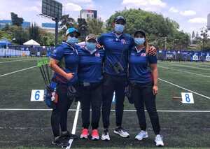 Sara López (izq.), Alejandra Usquiano c) y Nora Valdez lograron el bronce por equipos en la Copa Mundo de Tiro con Arco.