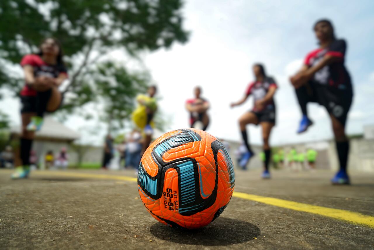 Lanzamiento de Las Leonas, el equipo de futbol femenino del Centro de Formación Valle del Lili.