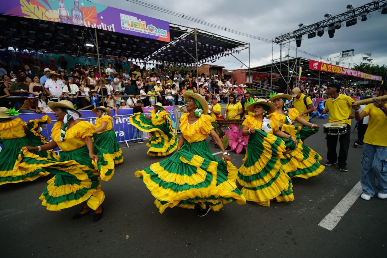 Postal del desfile de la Fiesta de Mi Pueblo de la Feria de Cali 2025, en la tarde de este viernes 26 de diciembre.