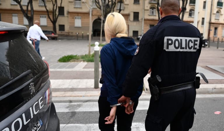 La policía ha logrado detener a algunos vendedores de droga en las calles de Marsella, ciudad asediada por la violencia causada por el tráfico de estupefacientes