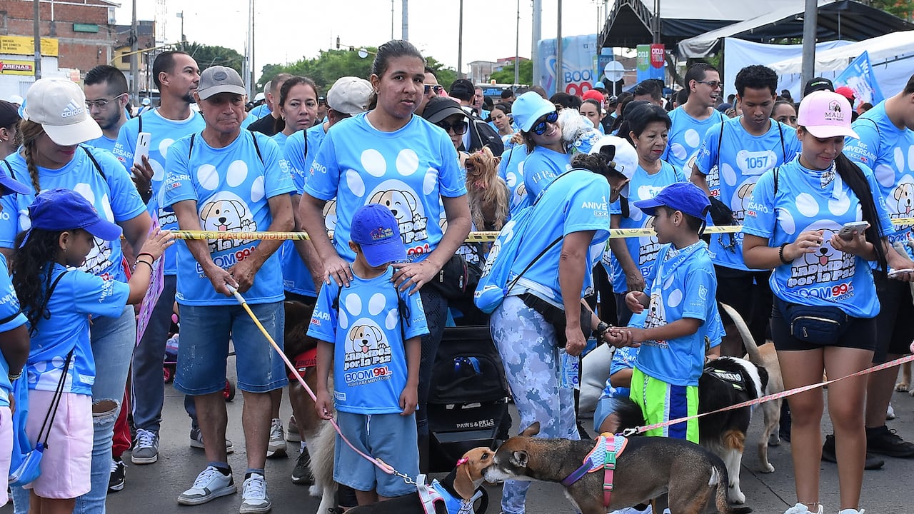Caminata Ladridos por la Paz Emisora Boom y El País
