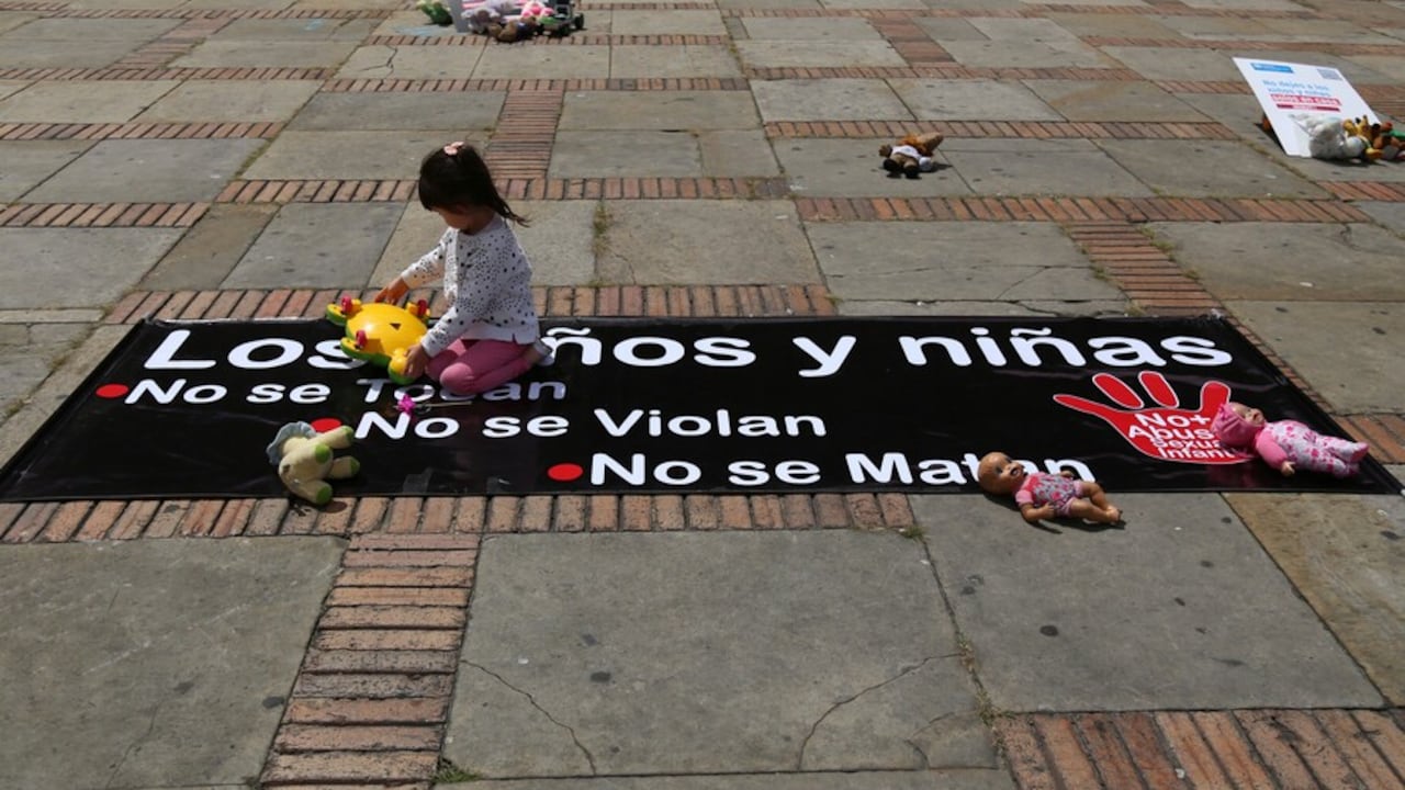 La niña fue abusada mientras vendía frutas, según informó la Policía (imagen de referencia).