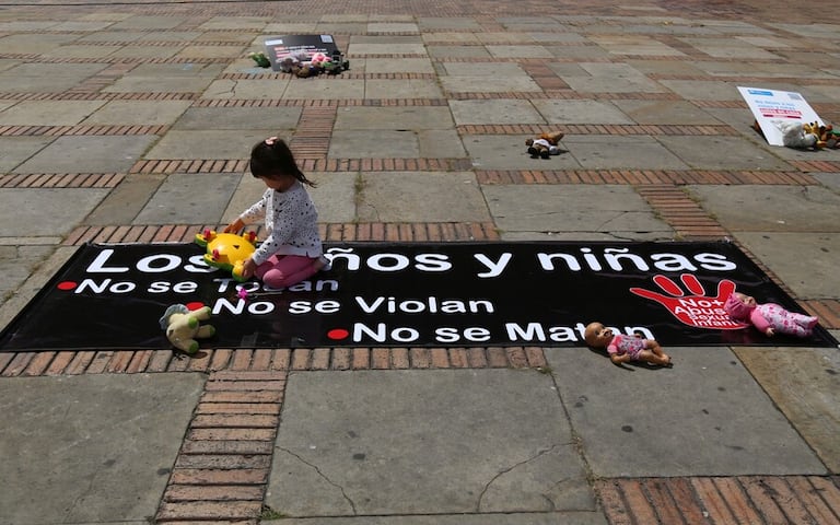 La niña fue abusada mientras vendía frutas, según informó la Policía (imagen de referencia).