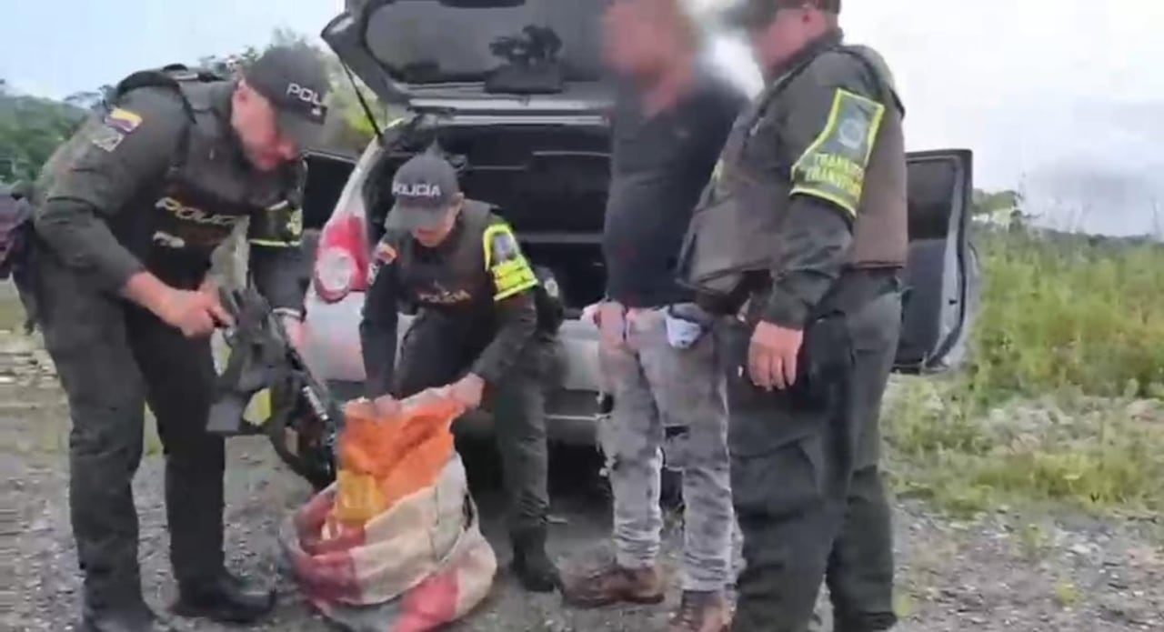 En un segundo operativo, fue capturado un hombre que portaba un fusil, una pistola y cartuchos.