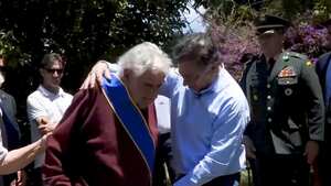 “Gracias, hermano”, fue lo que expresó Pepe Mujica una vez recibió la condecoración por parte de Gustavo Petro.