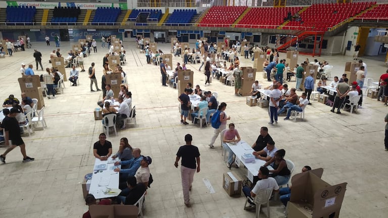 ELECCIONES PRESIDENCIALES 2026 CALI - URNAS - VOTACIÓN