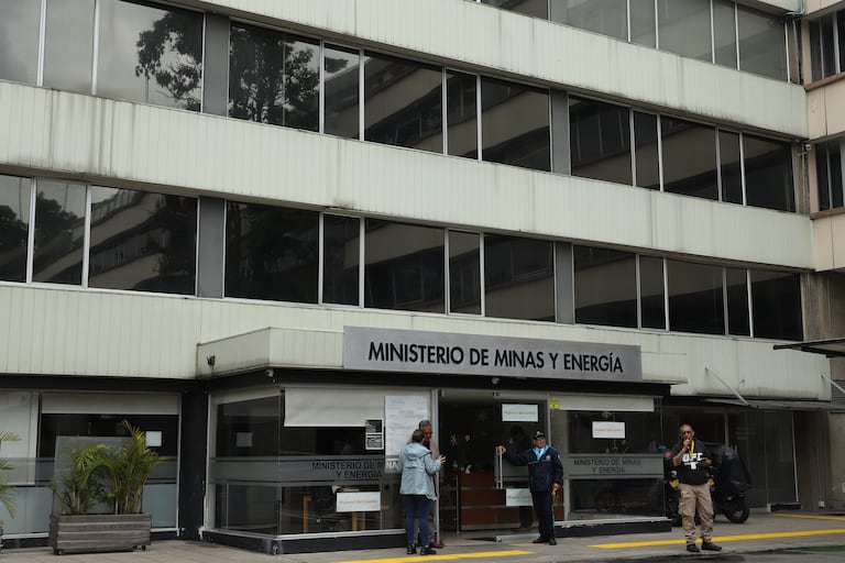 MINISTERIO DE MINAS Y ENERGÍA