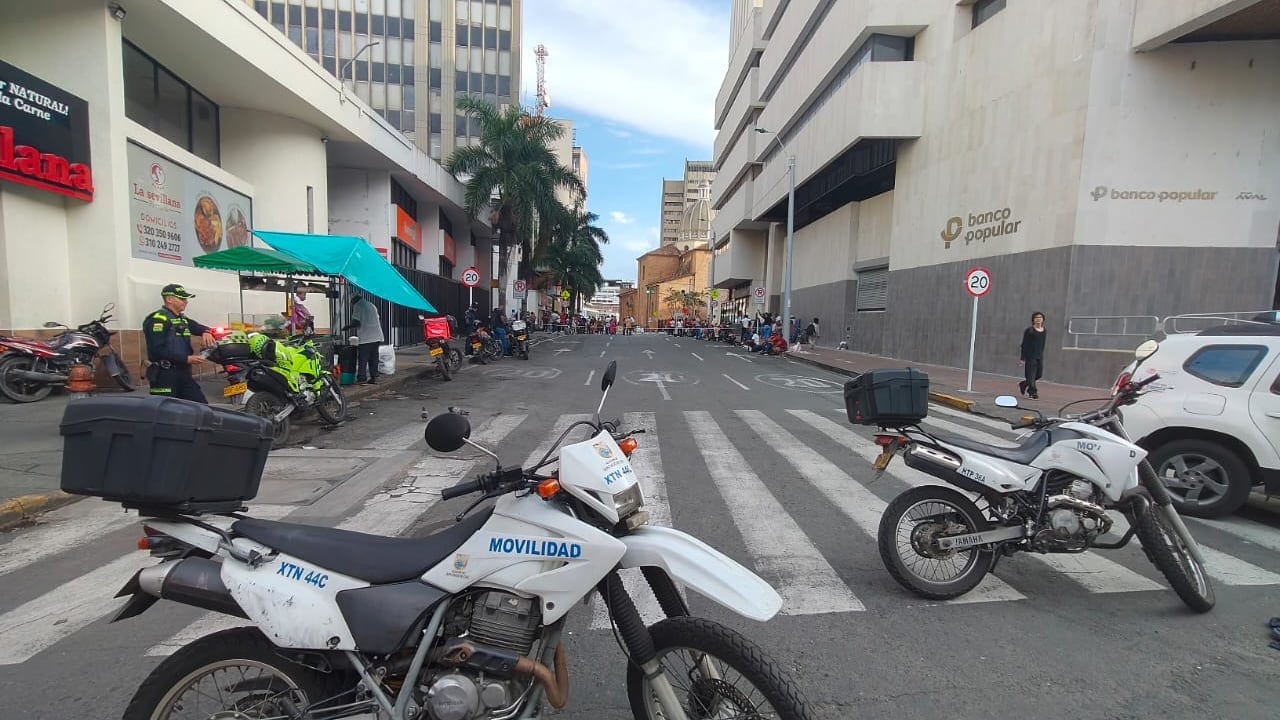 Las autoridades de tránsito implementaron desvíos durante el bloqueo.