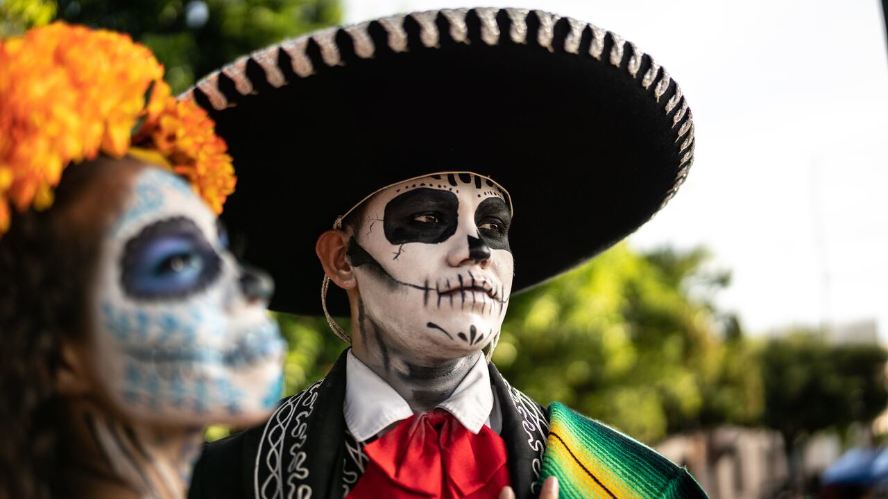 Pareja con maquillaje de catrina