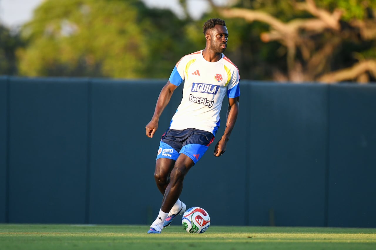 Dávinson Sánchez durante un entrenamiento de la Selección Colombia en Orlando.