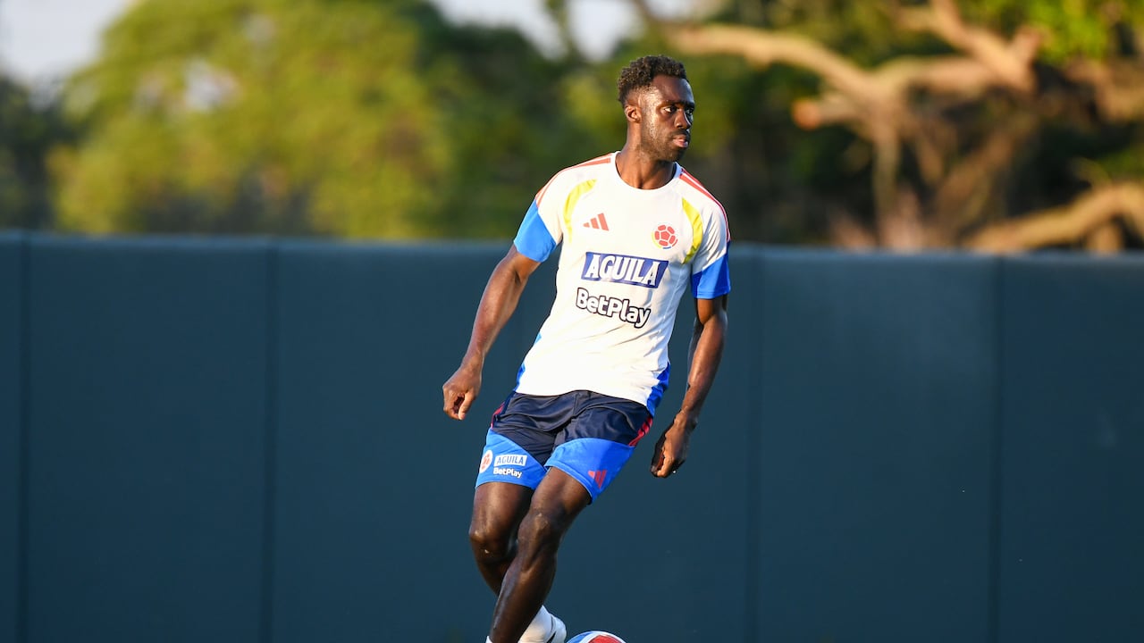 Dávinson Sánchez durante un entrenamiento de la Selección Colombia en Orlando.