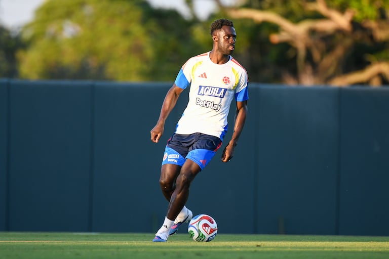 Dávinson Sánchez durante un entrenamiento de la Selección Colombia en Orlando.