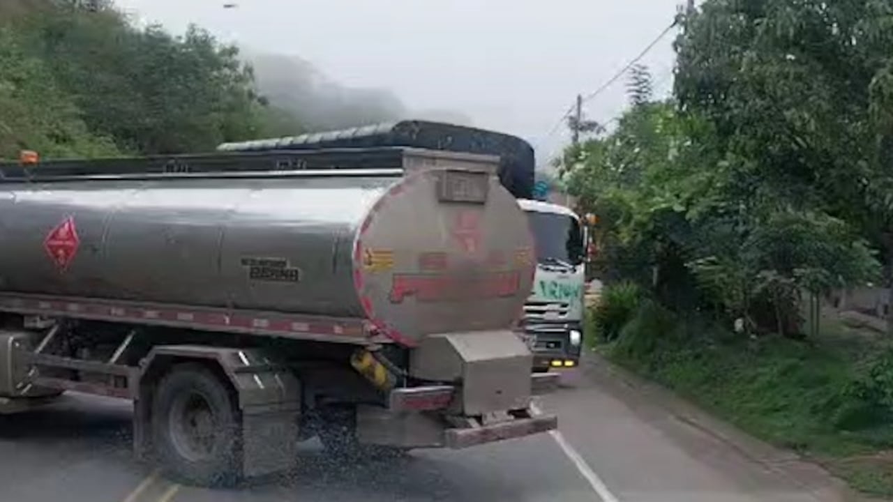 De esta manera, atravesaron los vehículos en la Panamericana para después ejecutar este millonario asalto.