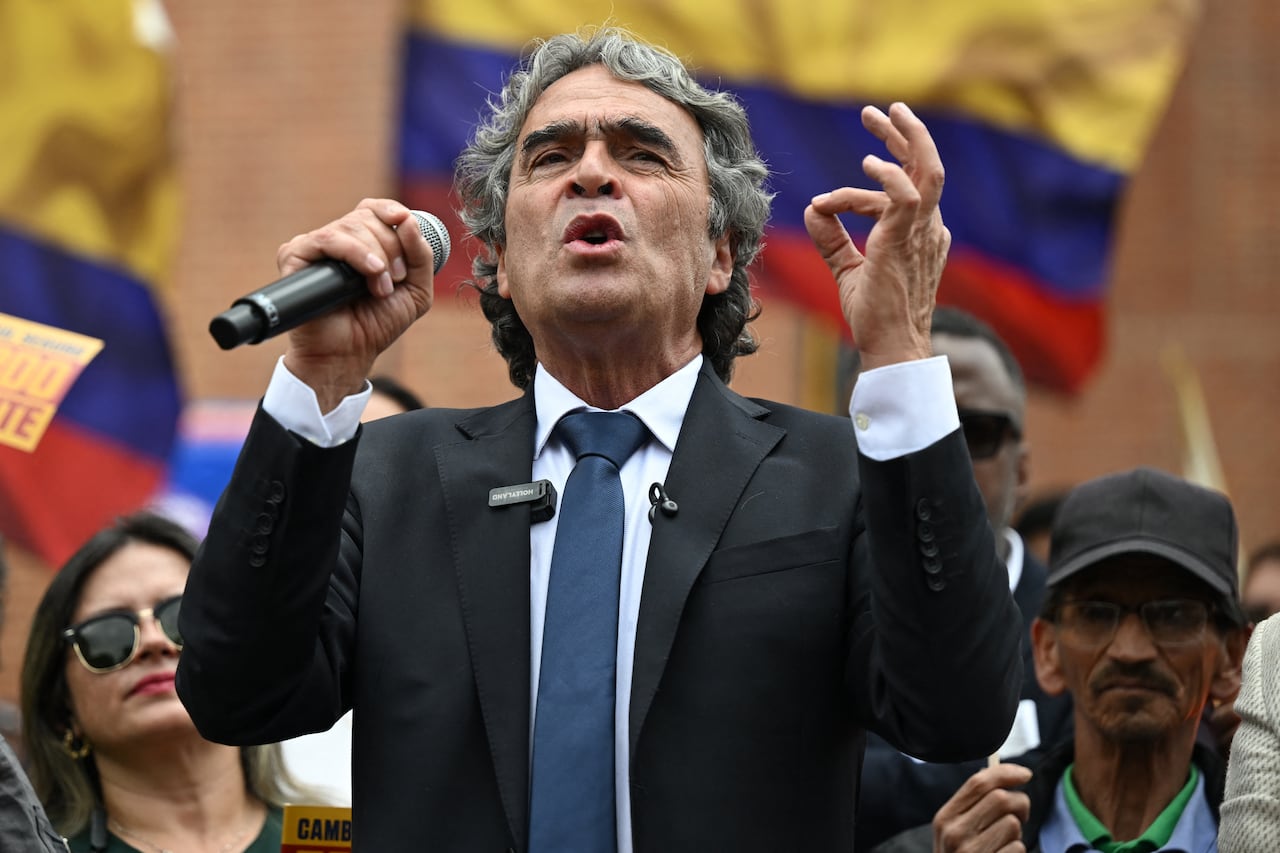 Fajardo, político de centro, quien perdió por tercera vez, sabe que puede influir en el voto de cerca de un millón de personas que lo apoyaron.