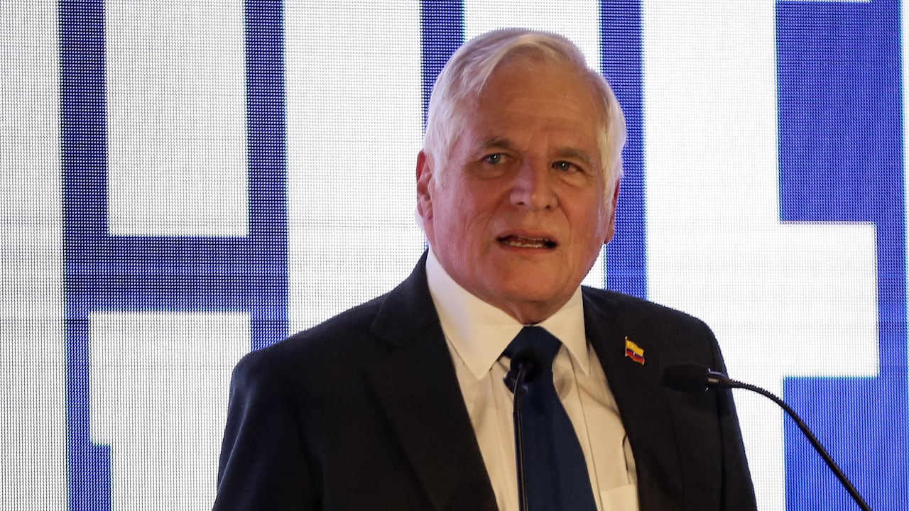 Bogotá. Febrero 10 de 2025. Durante una rueda de prensa, Miguel Uribe Londoño anunció ante los medios su aspiración presidencial, con la que buscará llegar a la primera vuelta como candidato del Partido Demócrata Colombiano. (Colprensa - Catalina Olaya).